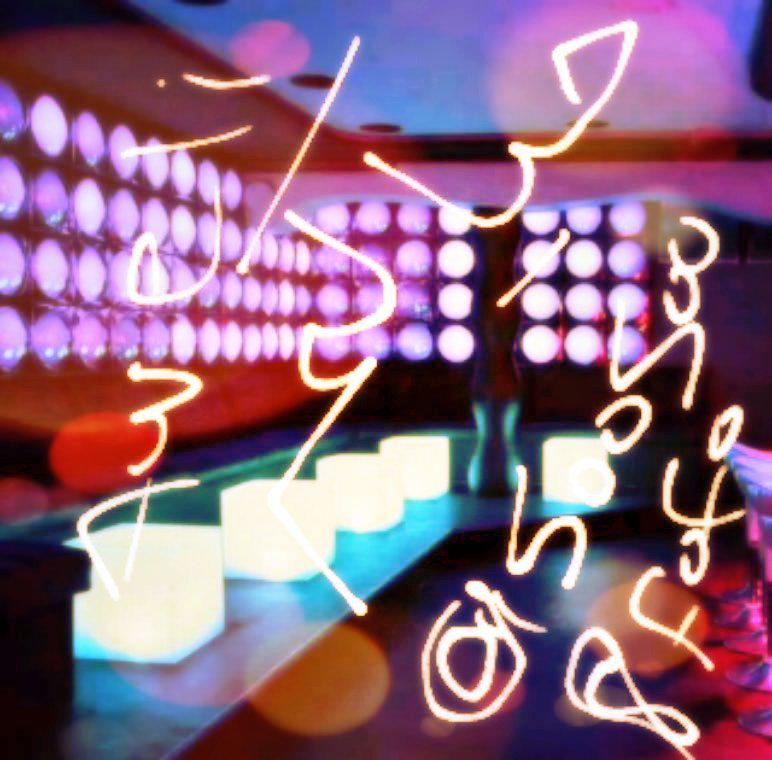 Far71111's tweet photo. هيااااااا سهرتي اليوم برعايه سديقتي سوسو وعند احلى قروب ..🍺🍸 http://t.co/eOIqXnwMUx