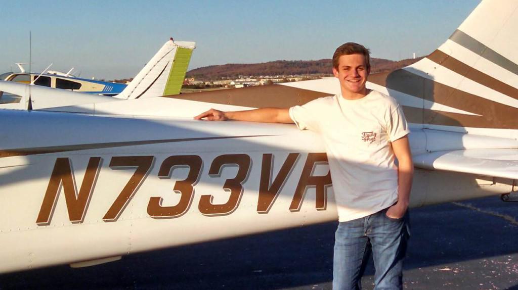 FlyingHogs's tweet photo. Landed without a scratch. Congrats to @nathanmardis21 on his first solo! http://t.co/XyYndFZgOm