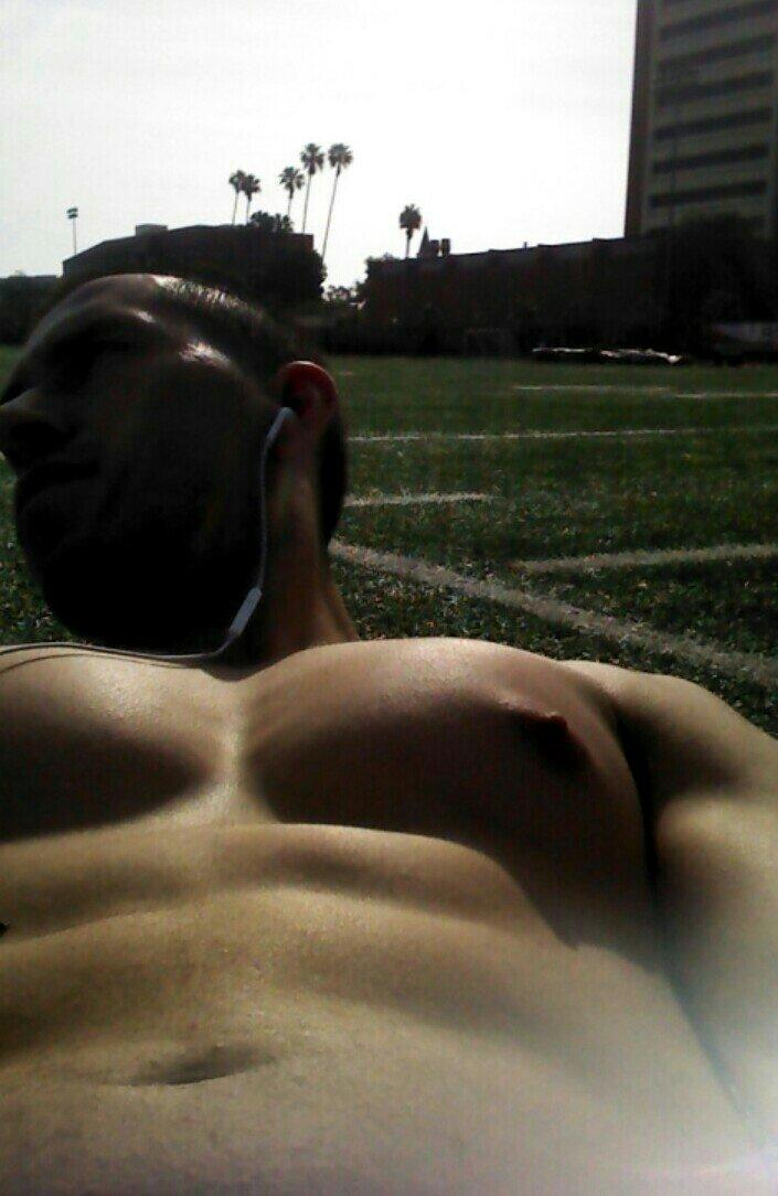 aguila_nat9's tweet photo. Happy #FlexFriday "No Pecs No Sex" #abslip #chestday #abs #fitfam @FlexedFitness " http://t.co/mzafLtHYG0