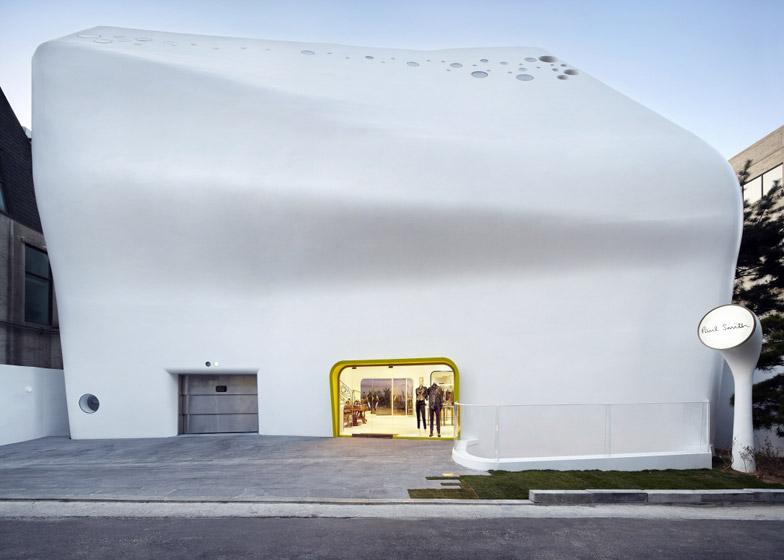 Paul Smith's flagship store in South Korea: dezeen.com/2014/11/21/pau… #architecture