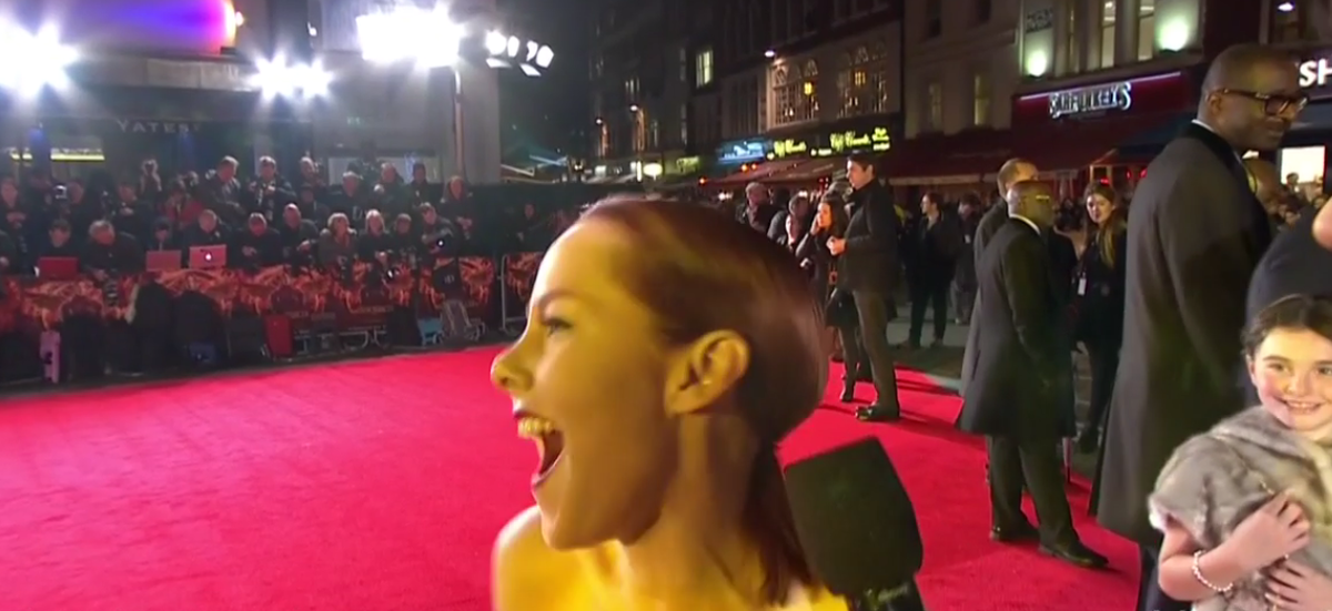 Sara_21_07's tweet photo. Happy B-Day @MaloneJena You are the one and only #JohannaMason thank you *.* #HungerGamesExplorer @panempropaganda http://t.co/0lahd5apxD