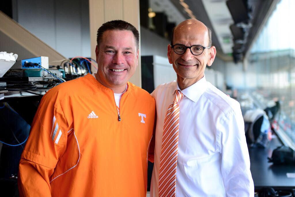 Vol_Football's tweet photo. Coming up at 320 pm, @UTCoachJones will be on with @finebaum. Watch here http://t.co/MZBjfGfXmV http://t.co/lFrdEMY83X
