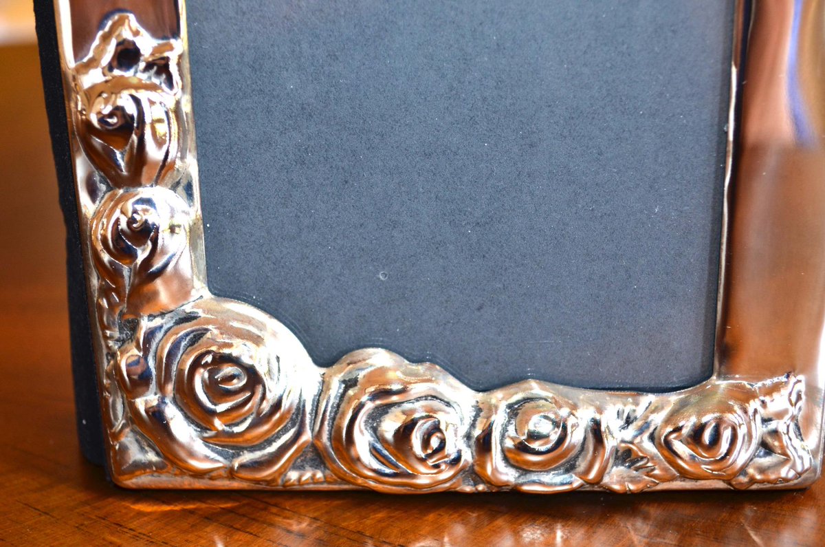 HandbagsByDyana's tweet photo. #Vintage #Photo #Silver #Picture #Album #Frame http://t.co/0zycdxOa3y #pottiteam #circle1 #etsymntt #promomyshop http://t.co/dYCAdLS39a