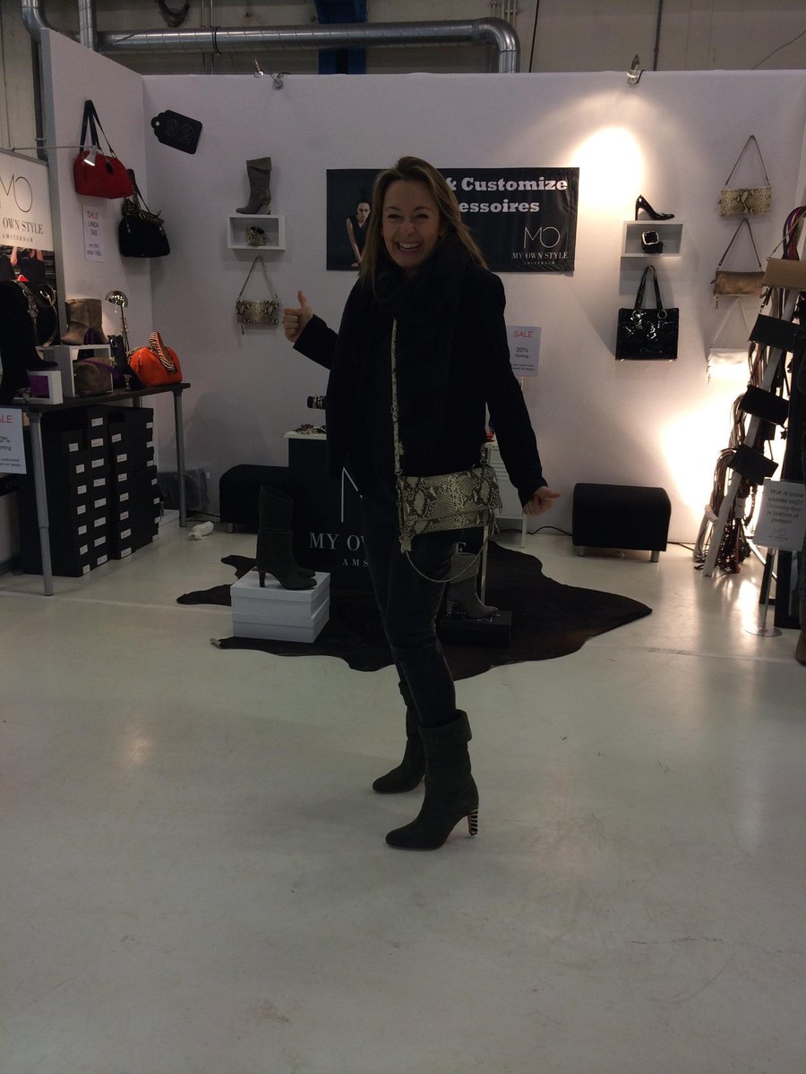 MO_Style's tweet image. Vandaag kwam @CynthiaAbma1 gezellig shoppen in onze stand op #flavlive. We staan hier nog t/m zondag!