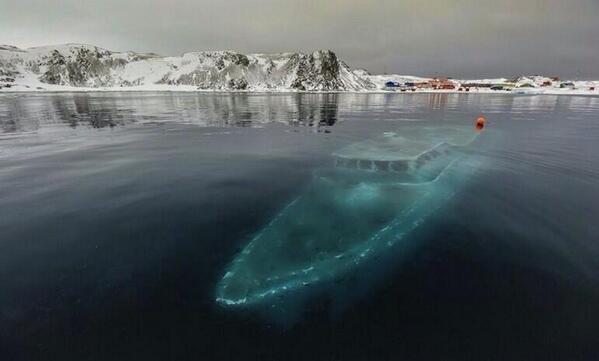 _Paisajes_'s tweet image. Yate Sunken hundido y practicamente congelado en la Antártida. INCREIBLE!!!