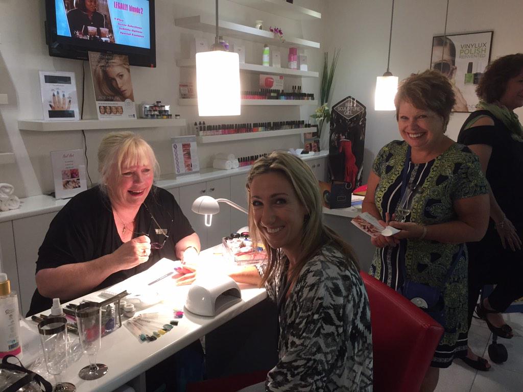 AlbaDaySpa's tweet photo. Here are die happy customers with @biosculptureaus at our launch/VIP night #albaVIP http://t.co/VrdXWJcqg1