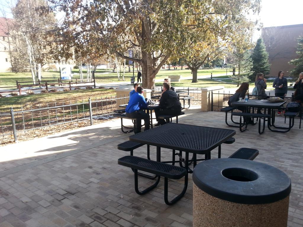 LHSDECDECA's tweet photo. DECALLALONE http://t.co/sHK4G6yRGG