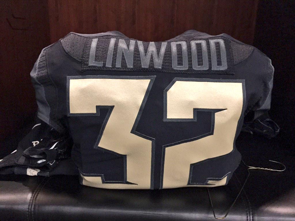 jeff_barlow1's tweet photo. Closer look at the #EveryoneinBlack uniforms http://t.co/HCs3mNyspG