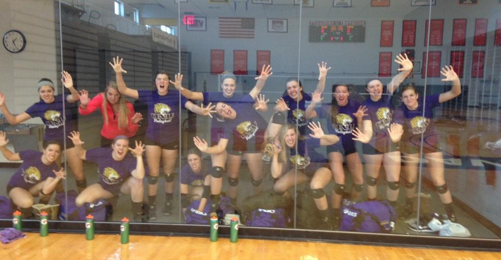 onuvball's tweet photo. They already had to cage the Tigers. #fierce http://t.co/JlYSlY3Fmg