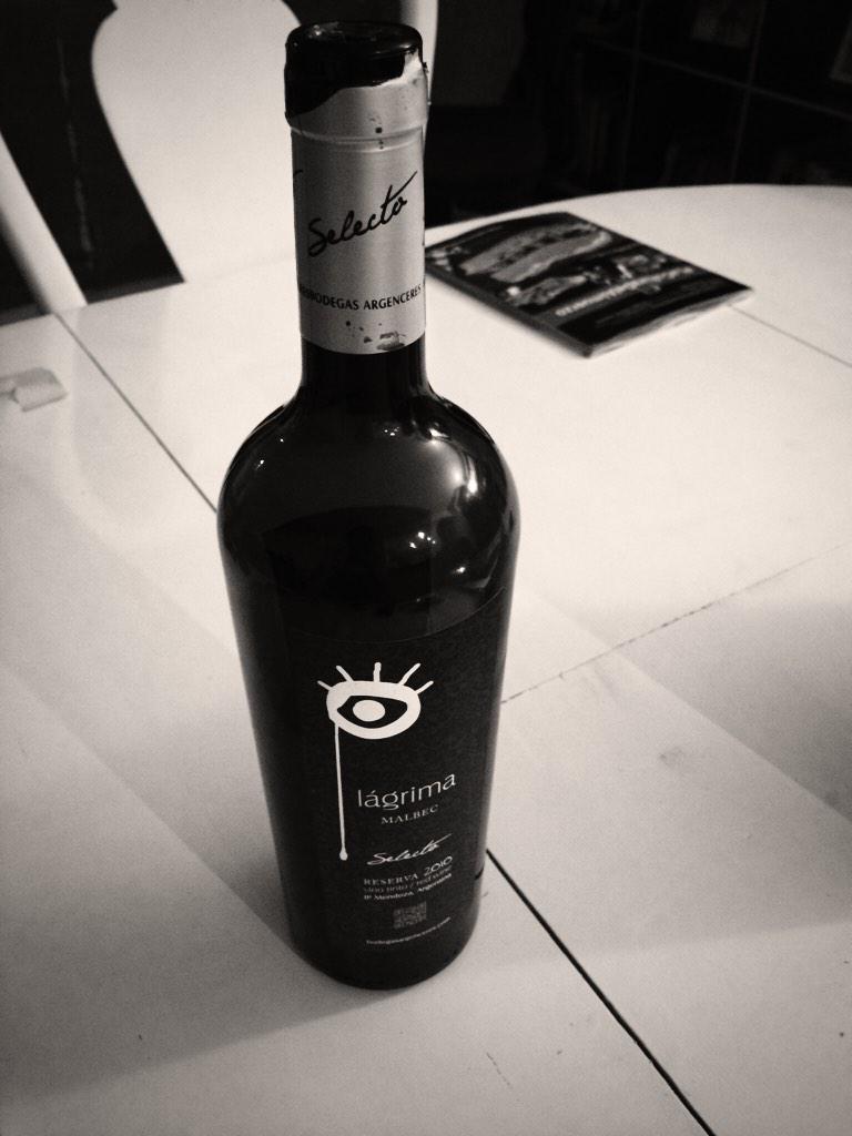 MarkoneillES's tweet photo. @ArgenceresWine disfrutando un Malbec excelente! #Lágrima http://t.co/uLhT4bXatq