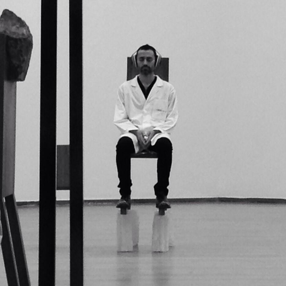 fabionovembre's tweet photo. I guess I'll go to sleep following #TheAbramovicMethod ;) Goodnight 💤 http://t.co/pF2Nbfh6ee