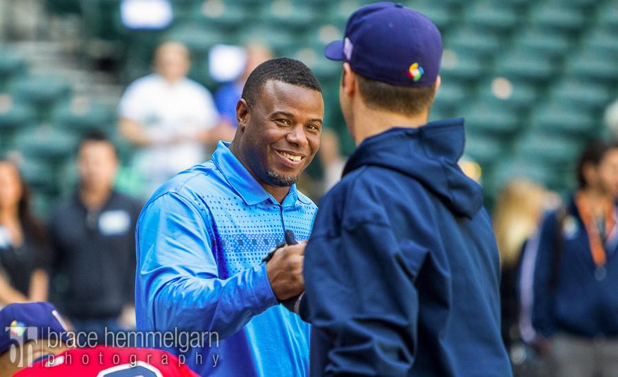 Happy 45th birthday to Ken Griffey Jr. Here is The Kid greeting Joe Mauer at the 2013 World Baseball Classic. 