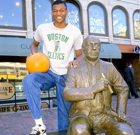 Happy Birthday to the late All-Star Reggie Lewis who would have been 49 years old today. 