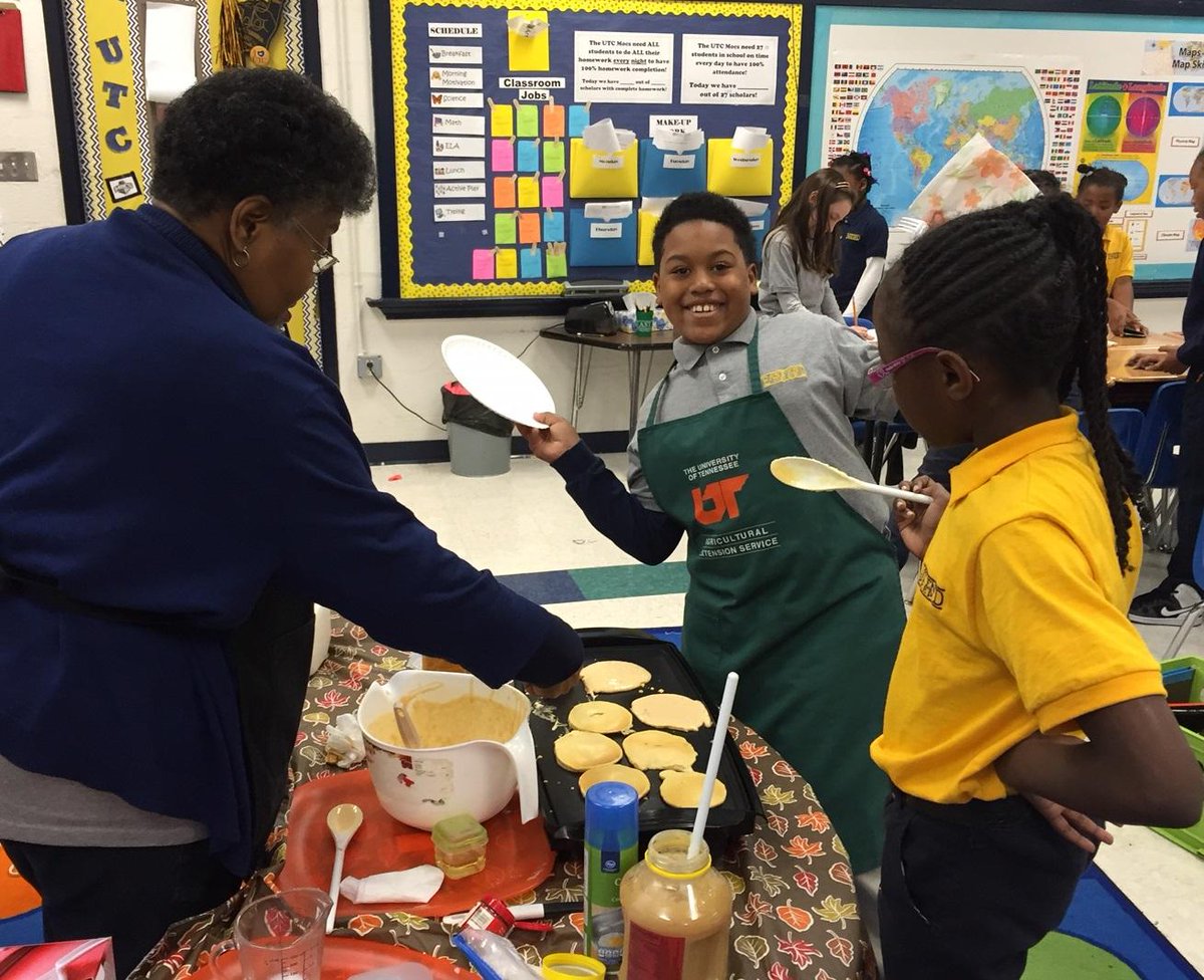 EEPKBroderick's tweet photo. Thank you Granny Connie for our wonderful Thanksgiving cooking lesson today!  We loved our pumpkin pancakes! http://t.co/cYWpbyqUiz