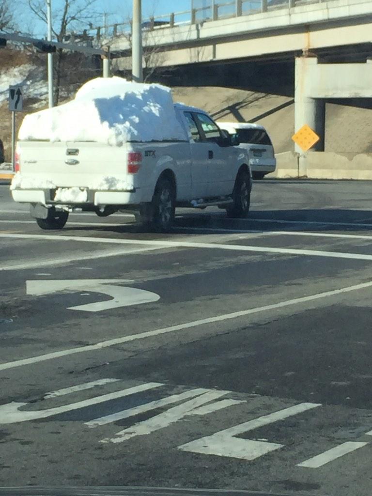 ProfLChiesa's tweet photo. Only in Buffalo! #BuffaloSnow http://t.co/bwN1sZ0rpT
