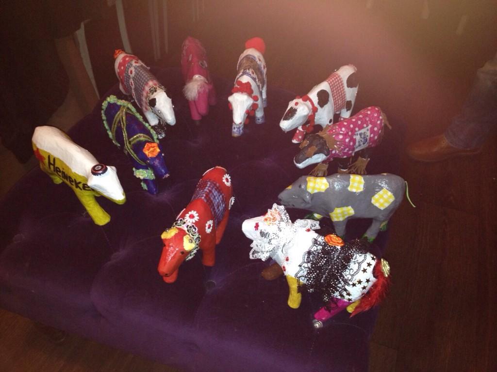 De koeien zijn kunstwerkjes geworden, staan straks mooi in het bedrijf