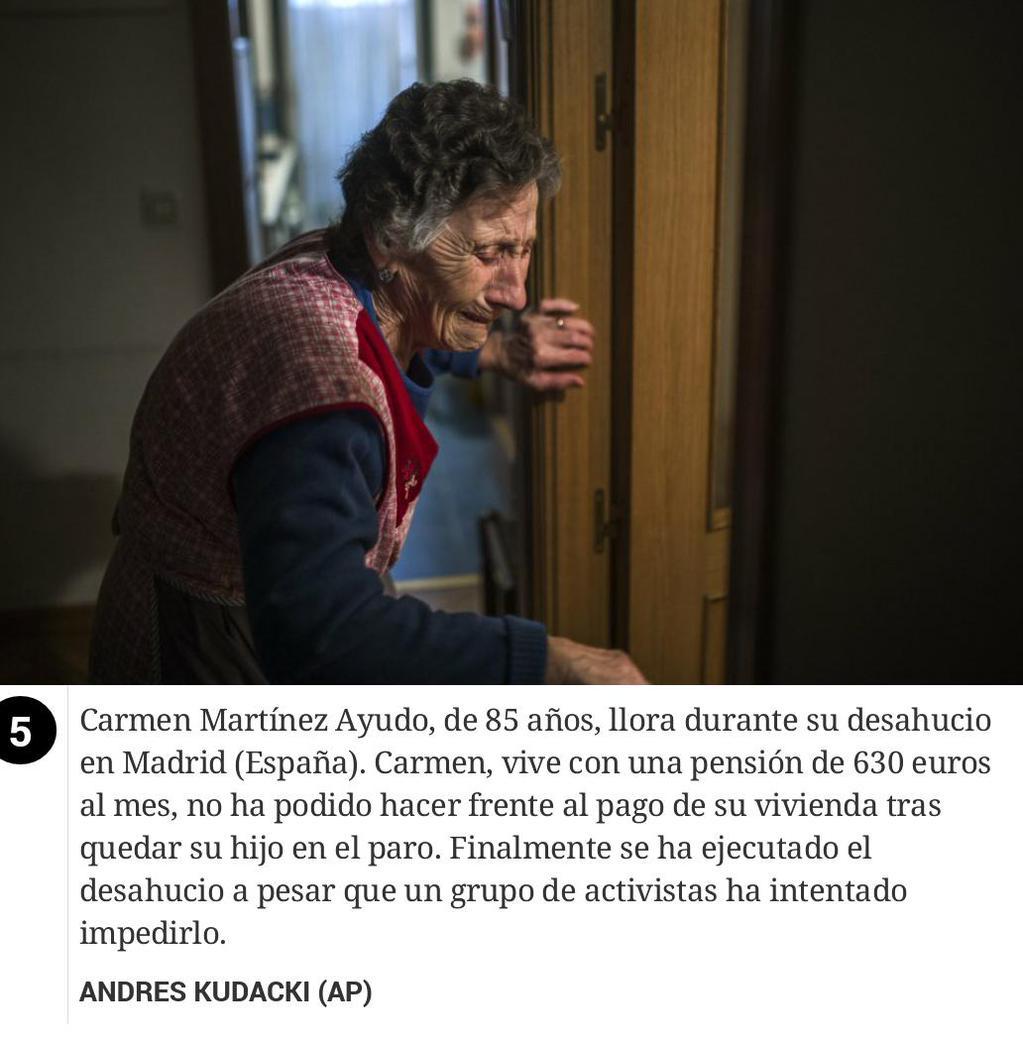 DANIELdoiser's tweet photo. No llora por la Duquesa de Alba ni por la Pantoja; tiene 85 años y llora porque ha sido desahuciada. #ImagenDelDia http://t.co/RFrzYpEU1J