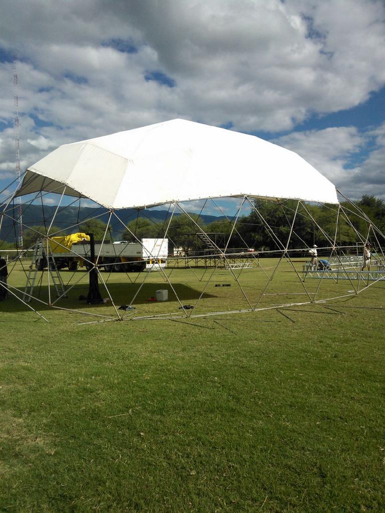 BerrondoCamila's tweet photo. Los organizadores del día D están ultimando detalles! Este sábado se viene con todoooooo... ^.^
#YoVoyAlDiaD http://t.co/MJb9rKgfZ6