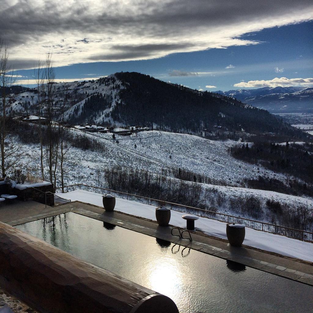 EAhoneymoons's tweet photo. Spending the weekend with @MissSmartFlyer at the gorgeous Amangani in Jackson Hole! So beautiful here! http://t.co/NIPlMYA7MW