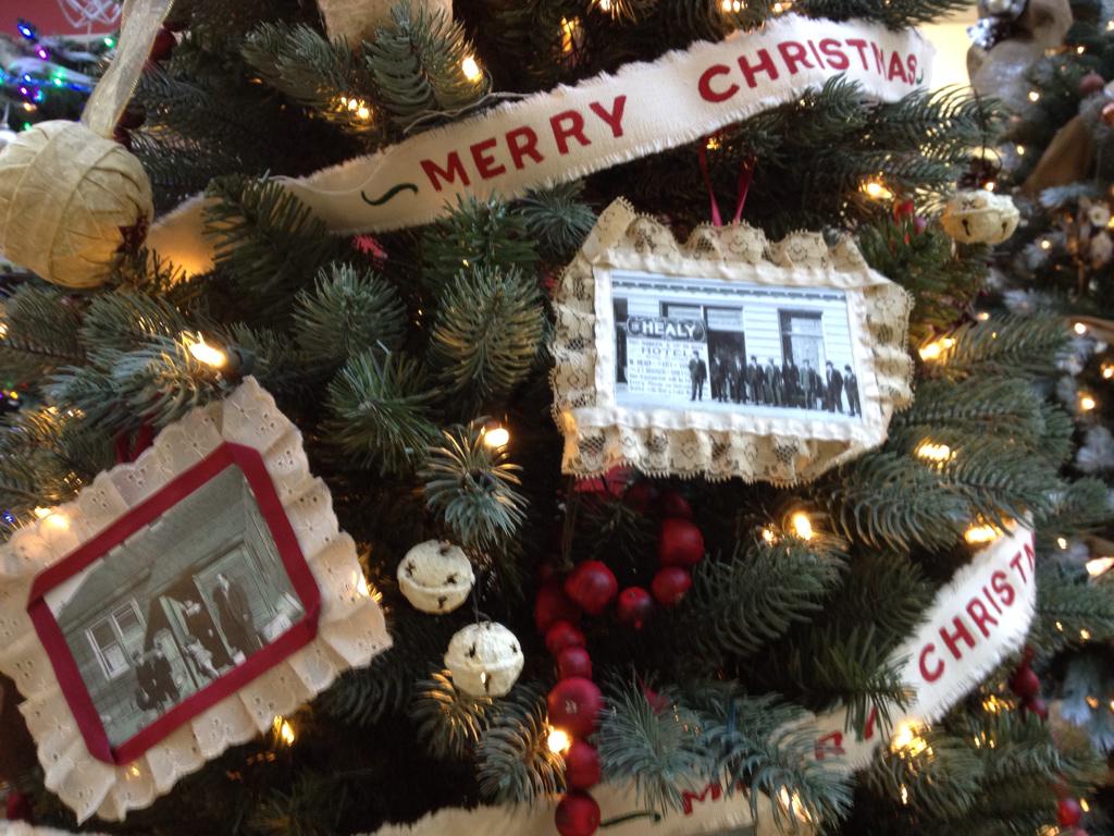 Citysc100's tweet photo. Bid on your favourite tree at the #FestivalOfTrees at SC Mall. Proceeds to @DrIrwinFDN. Check out the @City_SC tree! http://t.co/p74vFdDOSp