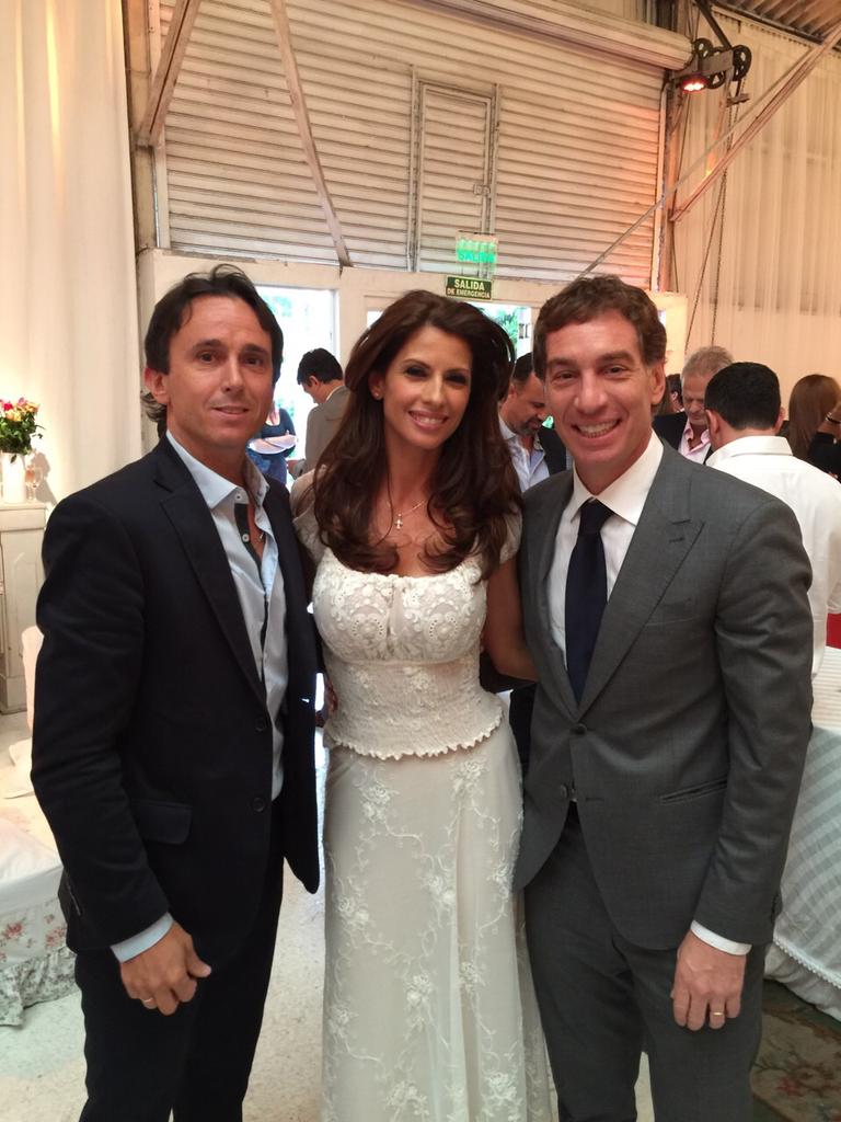 GloSuaiter's tweet photo. Felicidades @diegosantilli y Sra. @sebasneuspiller mandales un beso grande y los mejores deseos desde #PROPilar ! http://t.co/yPROOG5QPe