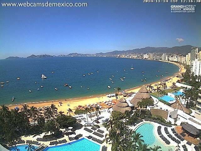 webcamsdemexico's tweet photo. 4 vistas de #Acapulco en este momento vía webcam. Día espectacular en la hermosa Bahía de Santa Lucía http://t.co/u3Jz0g1dh9