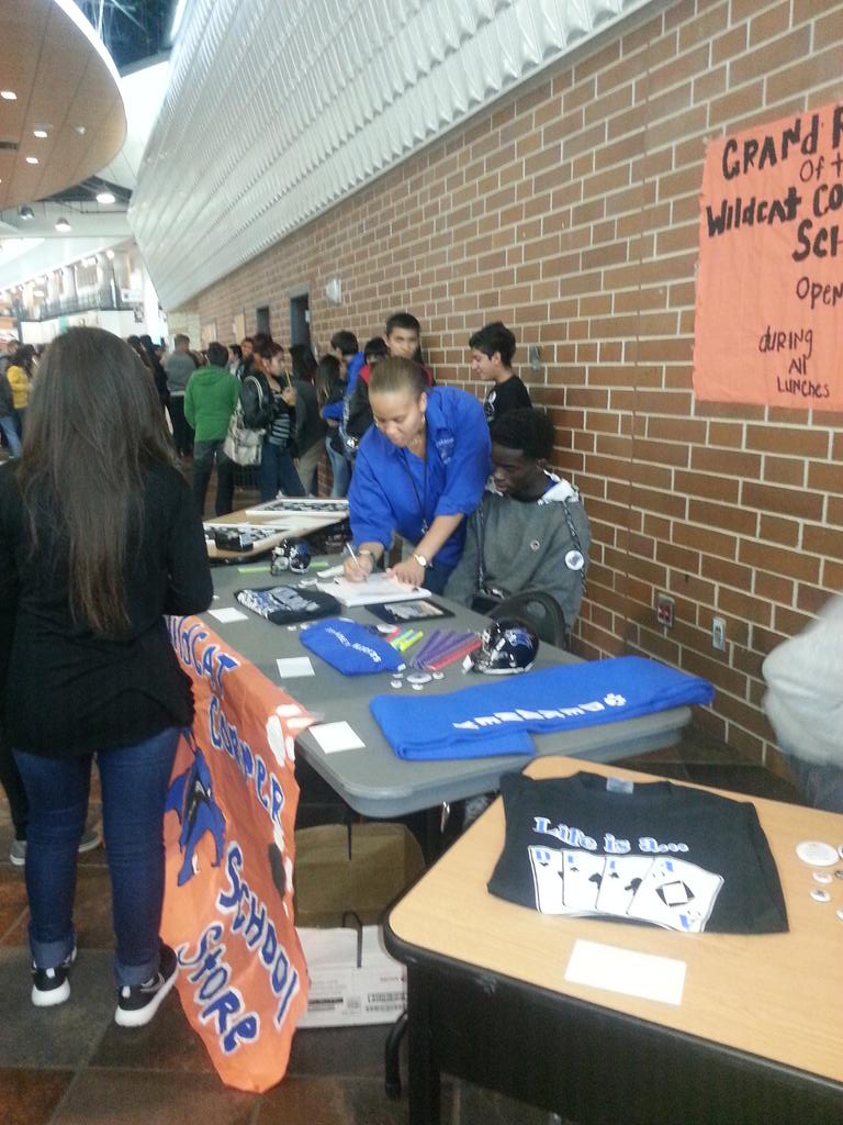 illuminousK's tweet photo. School Store and the Entrepreneurship class make a sale - #4Excellence http://t.co/fSjgJbhbFX" #DECAis #Texasdecais
#dhsdeca