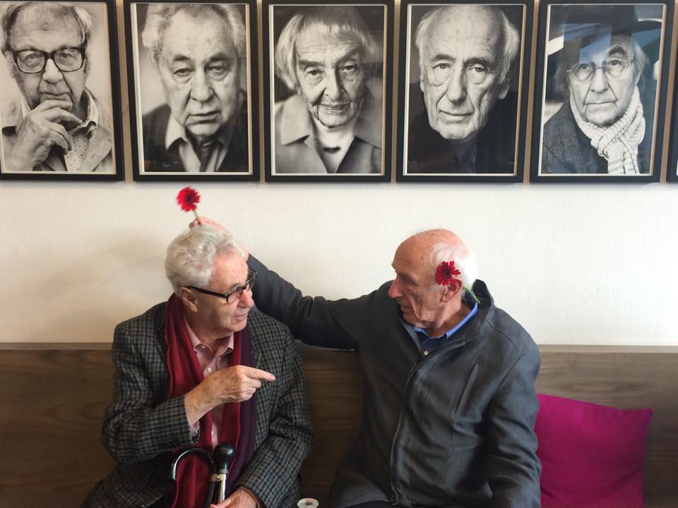 Magnum's legendary Elliott Erwitt &amp; Thomas Hoepker having some fun at <a href="/ParisPhotoFair/">ParisPhoto</a>. Magnum is at Booth D18!