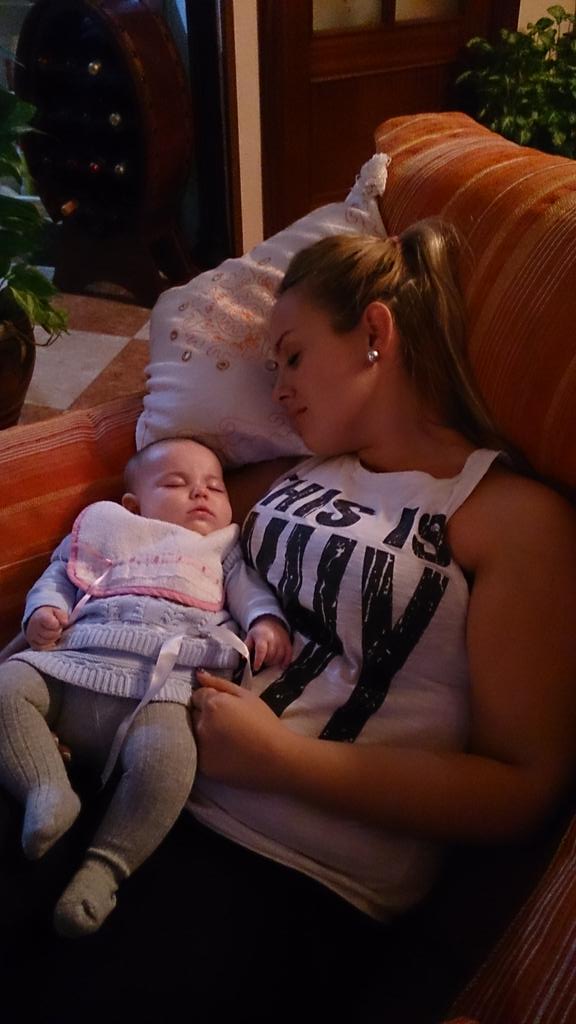 lao_gtr's tweet photo. @Desi_koki mira la tita y la sobrina jejeje http://t.co/dFTJhKhDTF