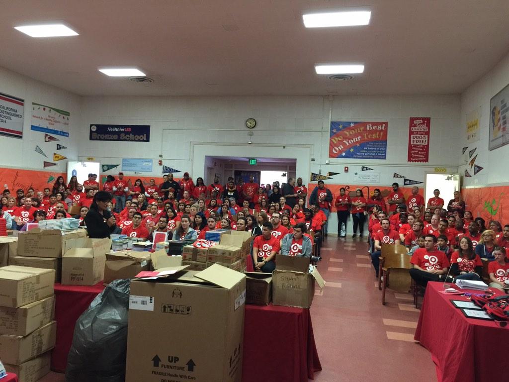 cbstrouse's tweet photo. @Target Our 200th School Library Makeover @ Vena Elementary!! #R200 team is ready! @LayshaWard @Bernard_Boo http://t.co/p3Jvv6RphF