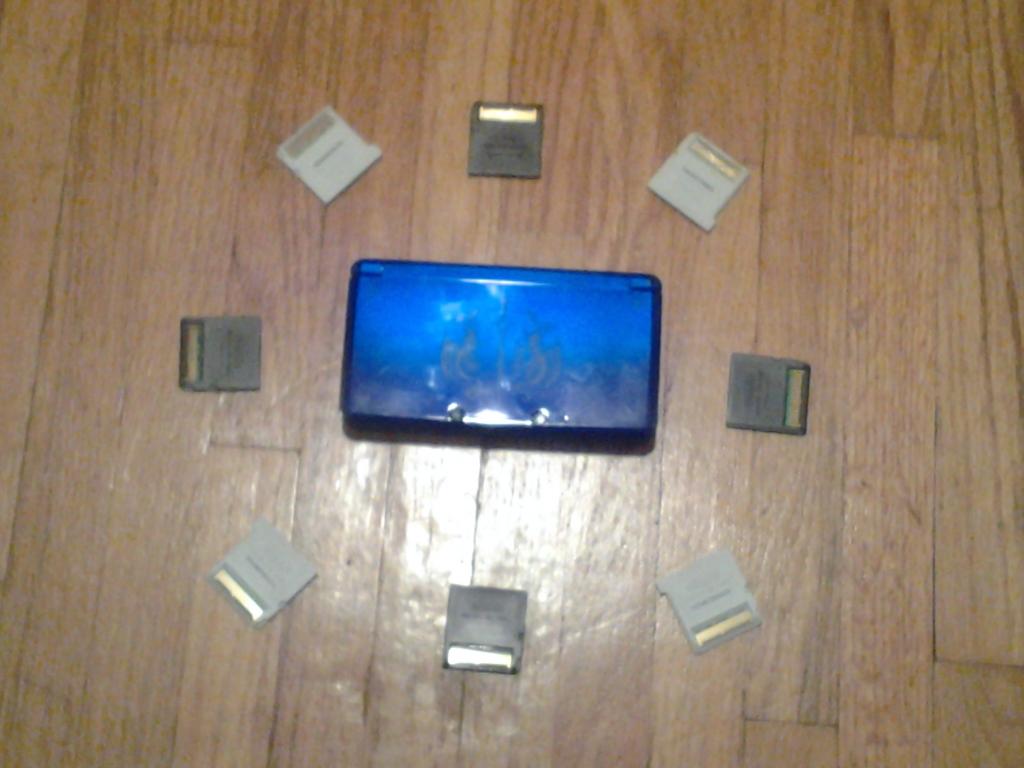 embrouiller's tweet photo. New use for my 3DS. Creating a summoning circle for the gaming deities for my crimes during #1wknotech #tumblr http://t.co/dKxuSogi1q