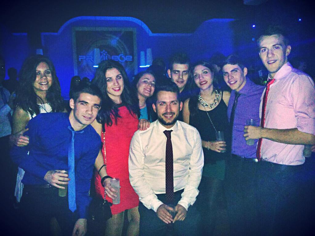 SonyaLMB's tweet photo. #MNADC 😊 @Mariahole @AlbaEscalonaVer @Mjdominguez1 @emi_arenas @andres_18_93 @RamosSalgado @5C4RLOS @quimicasedu http://t.co/yDKozcQp76