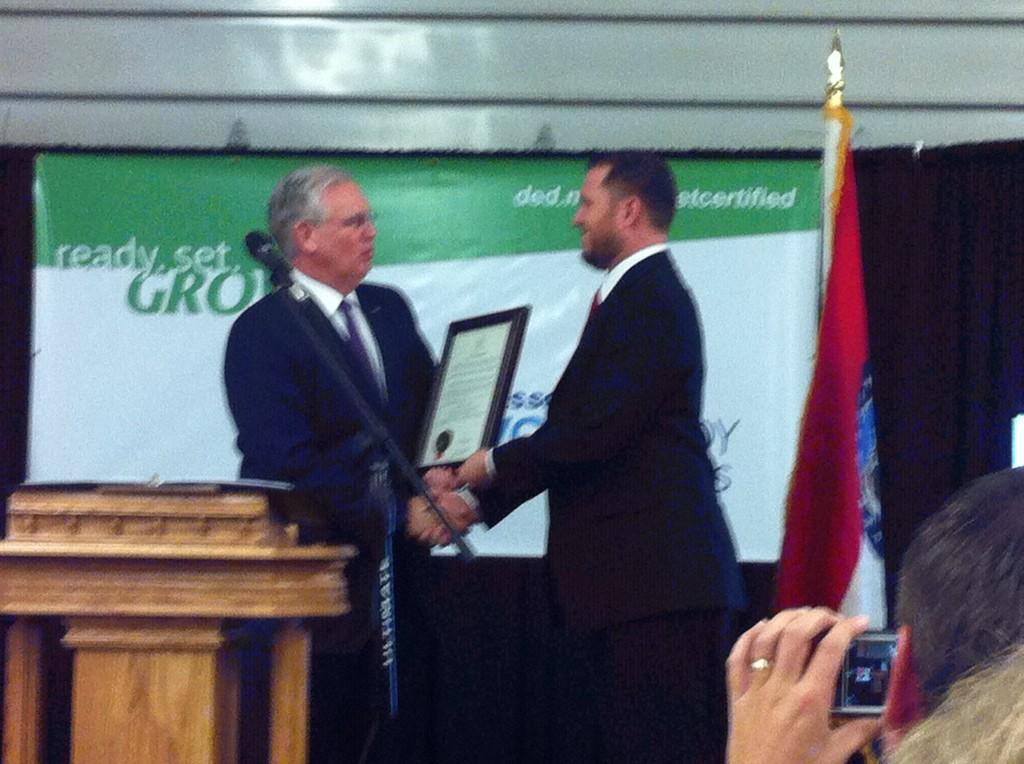 Dr_Pettengill's tweet image. @GovJayNixon presents @ClintonTechSch director @jfowler327 with a proclamation declaring Clinton #WorkReadyCommunity!