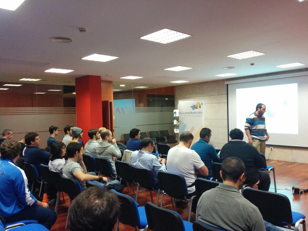 betabeersGUADA's tweet photo. Empieza el 3er Betabeersguada con la charla de Polymer de @4lberto #bbguada http://t.co/aJjYIJheki