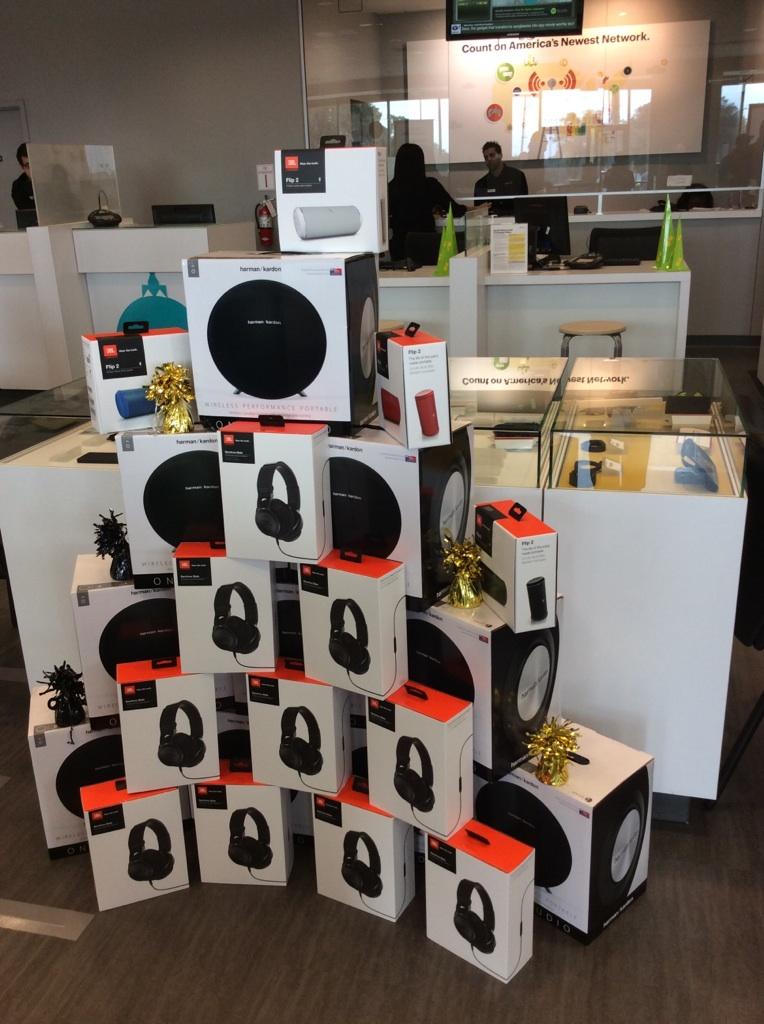 SprintCWisdom's tweet photo. Camp Wisdom's tower of power. 🎄🎶 http://t.co/7h1UDi22tk