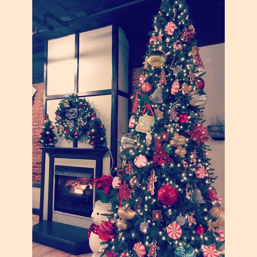 righteousbrew's tweet image. We are ready for Christmas at The Righteous Brew! Come enjoy a coffee by the fireplace! 🎄🎁☕️