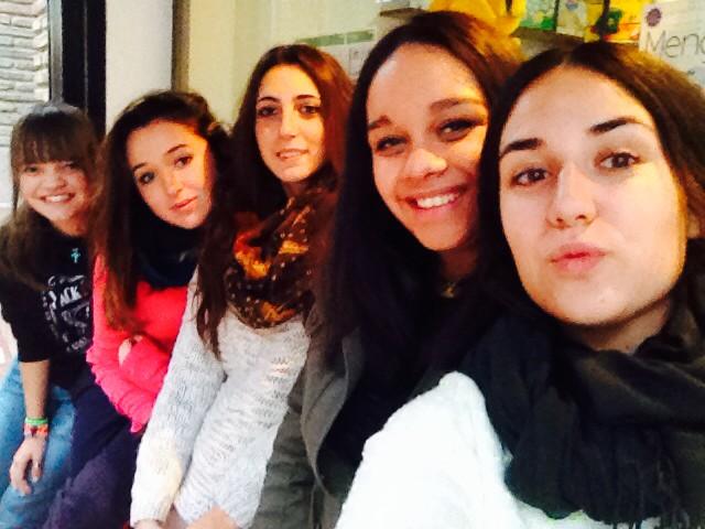 lizxcl's tweet photo. Lo que mas quiero😍😍 @berrocalcelia10 @Fabiola_98_ @Sandra_molina98 #María http://t.co/KfBjihrJhJ