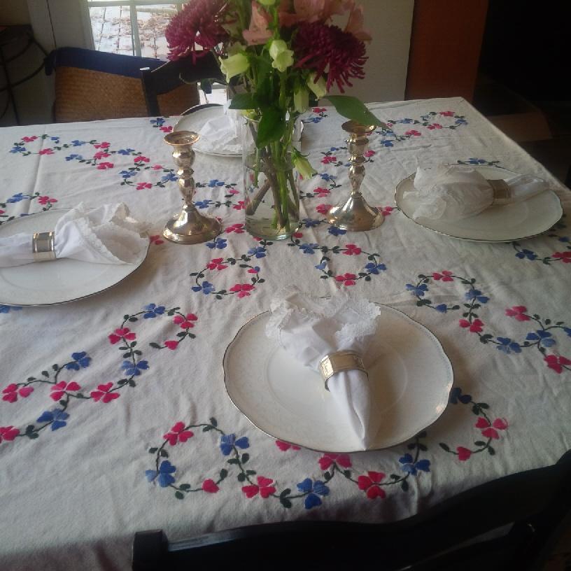 zecutrell's tweet photo. So...my sister, who lives near Washington, D.C., sent me this pic and told me she was inspired to #reclaimthetable ! http://t.co/ZHlJCAX4Kk