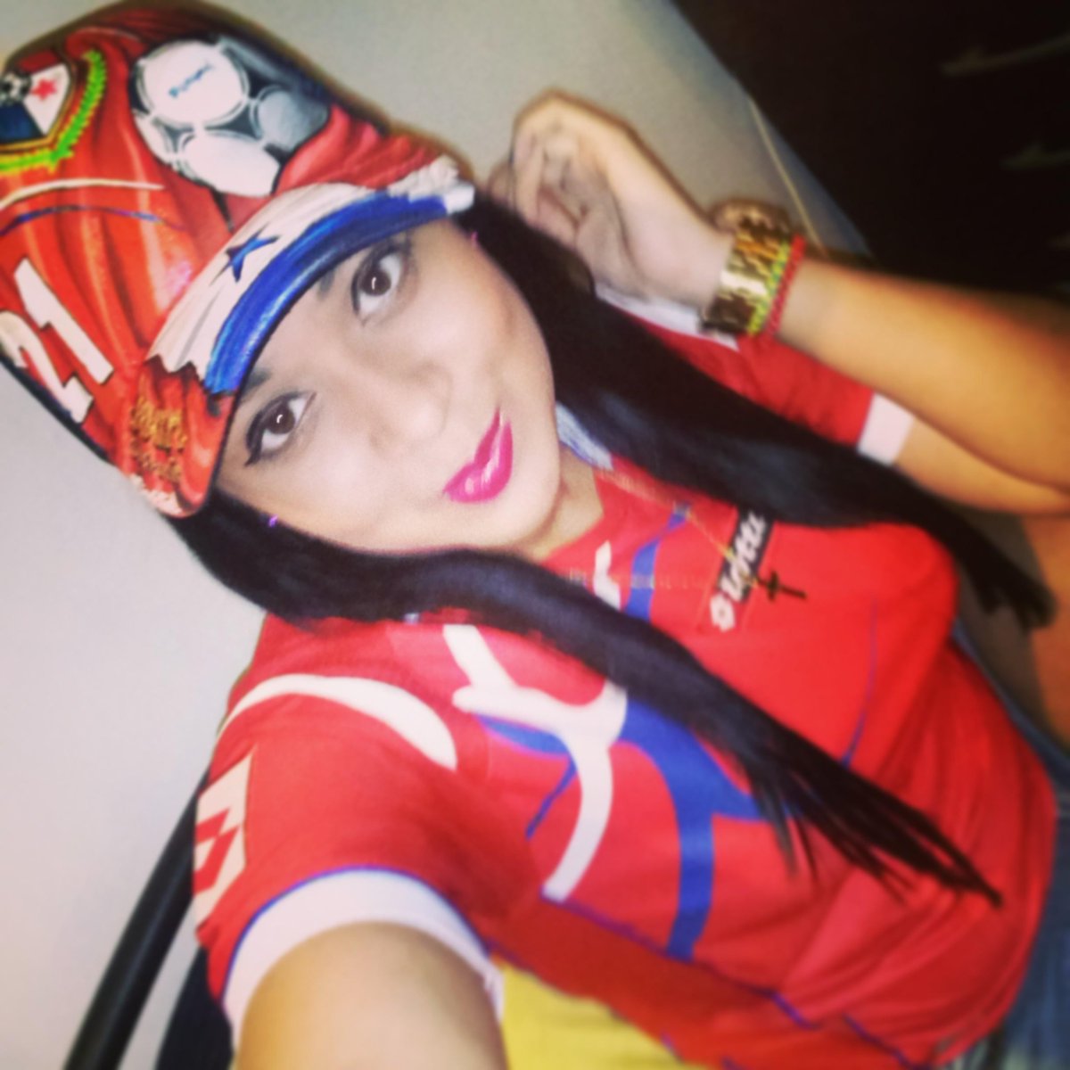 LauryLineth's tweet photo. Hoy es un viernes de 15cena especial y juega la Sele....  @gavilangomez06 http://t.co/Dxppkyp3vf