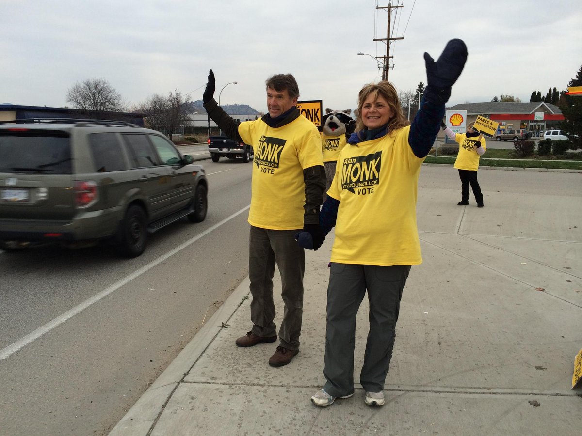 monkkelowna's tweet photo. My wife, Diana and I between KLO and Benvoulin this morning! #kelownavotes #havingaball #smile #wave #honk http://t.co/rjYRc8IO54