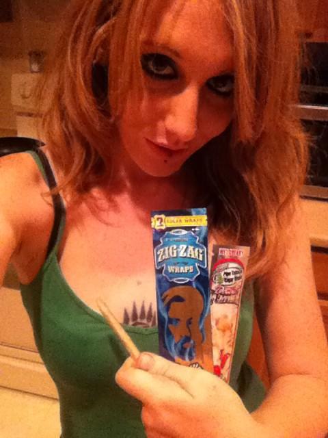 summ3rsinclaire's tweet photo. #photoset #weed #weedgirl #WeedDaily #MarijuanaEffect #potpride #StonerNation #neverenoughweed #stonerproblems #ganja http://t.co/Ceo0Q5aKRs