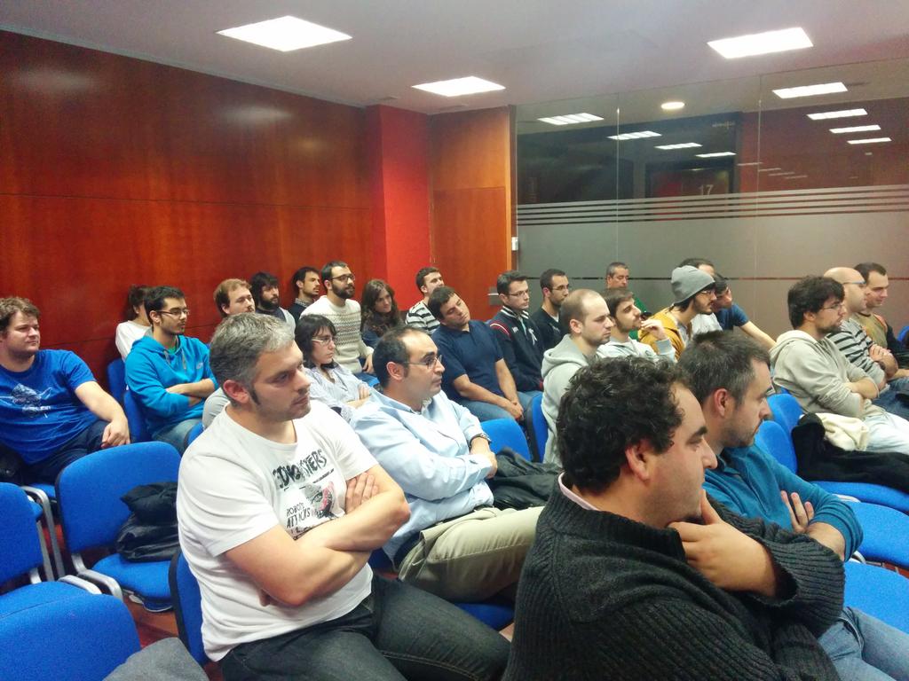 betabeersGUADA's tweet photo. Todos atentos escuchando a @4lberto sobre Polymer en #bbGuada http://t.co/Sa5o6aPUIP