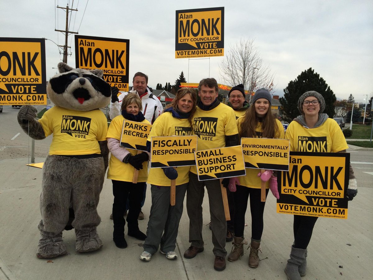 monkkelowna's tweet photo. What a crew! #greatstarttothemorning #Kelownavotes #grateful #thankyou #support #VoteMonk #kelowna http://t.co/hsmX5AdVgt