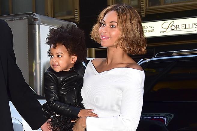ELLEmagazine's tweet photo. Blue Ivy's Paris style is ADORABLE (you're welcome, Beyonce!): http://t.co/H1TmDuYLe0 http://t.co/feIsFHcBHH