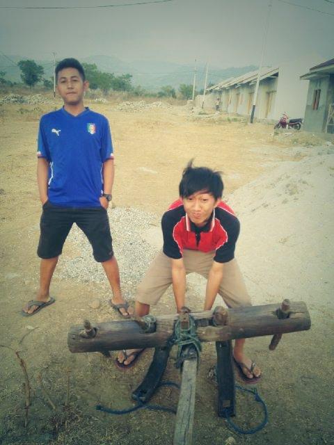 ariyanto_421's tweet photo. Iseng iseng dengan sahabat http://t.co/qMPF8nRTZF