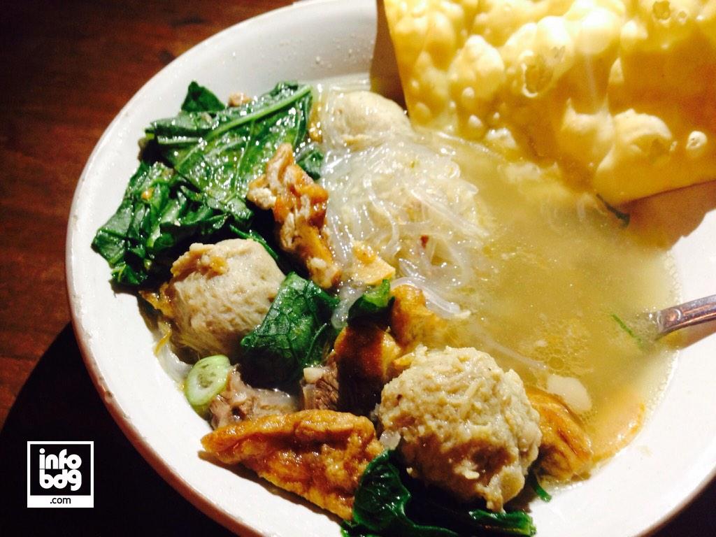 alinkabandi's tweet photo. Hoyong!!!! RT @infobdgkuliner Baso So'un Daging Cincang Sapi &amp; Urat (Jl. Veteran No.3) #infoBDGkuliner http://t.co/Y99BDrLAWu