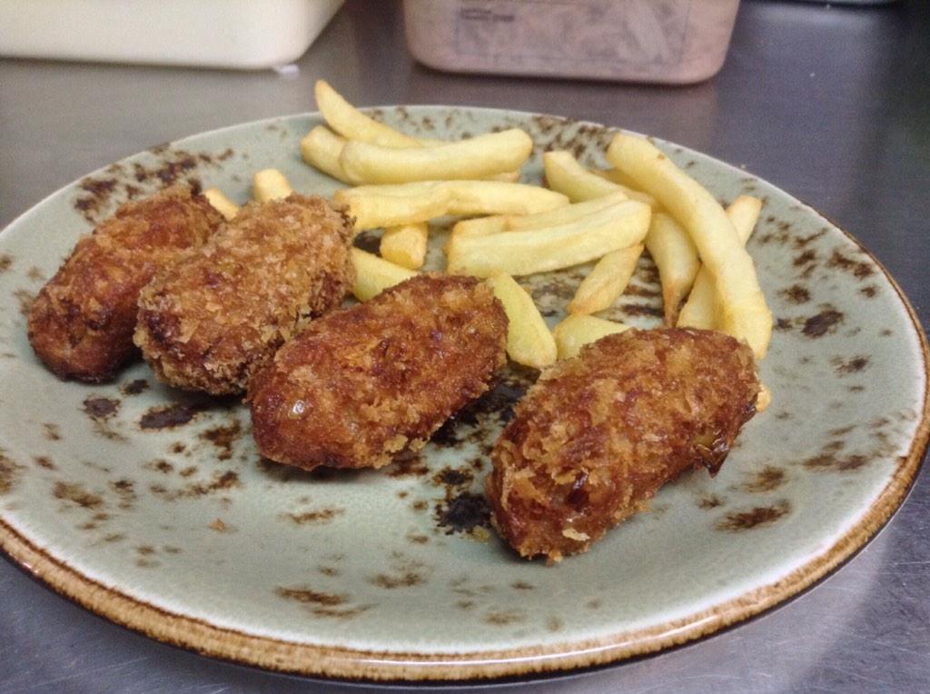 arcotapas's tweet photo. Un salmorejo y unas croquetas como las de la abuela que quitan el "sentío" http://t.co/mCiXhULwLU