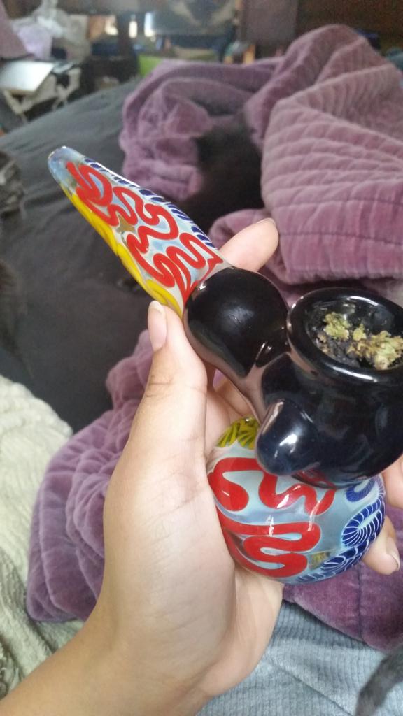 Attaquis's tweet photo. In love with my new bubbleez I got for when some prick smashed my bowl http://t.co/TZ40T4qI3j