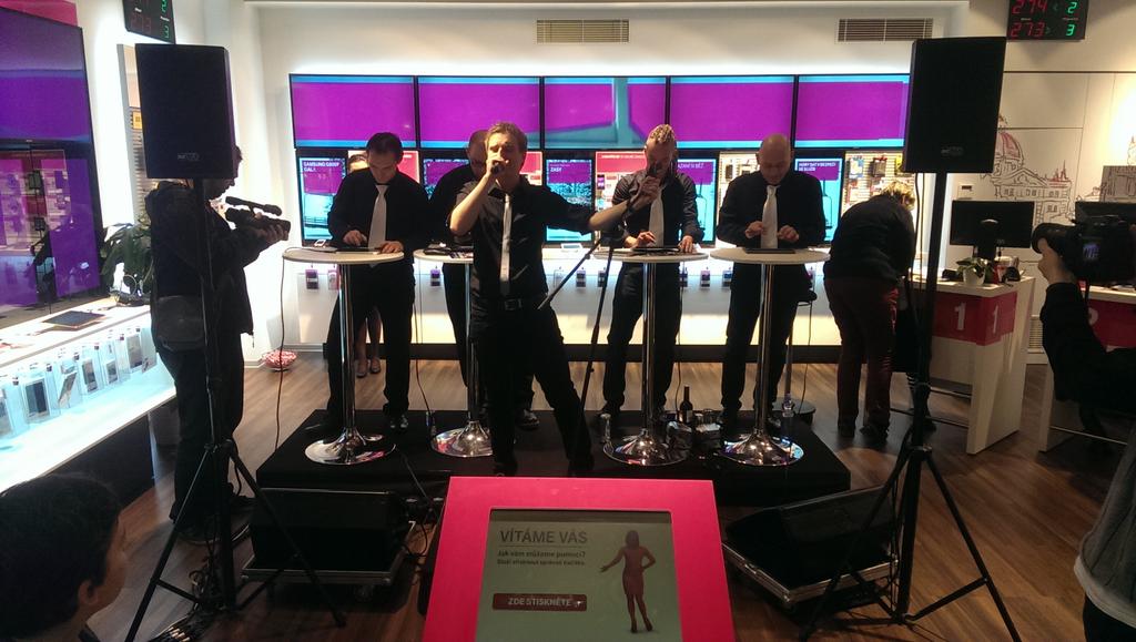 Applikace's tweet photo. iPadcalyptica a GarageBand v akci. Právě teď na nové prodejně T-Mobile v PC Nový Smíchov. http://t.co/t1bwfZuPVF