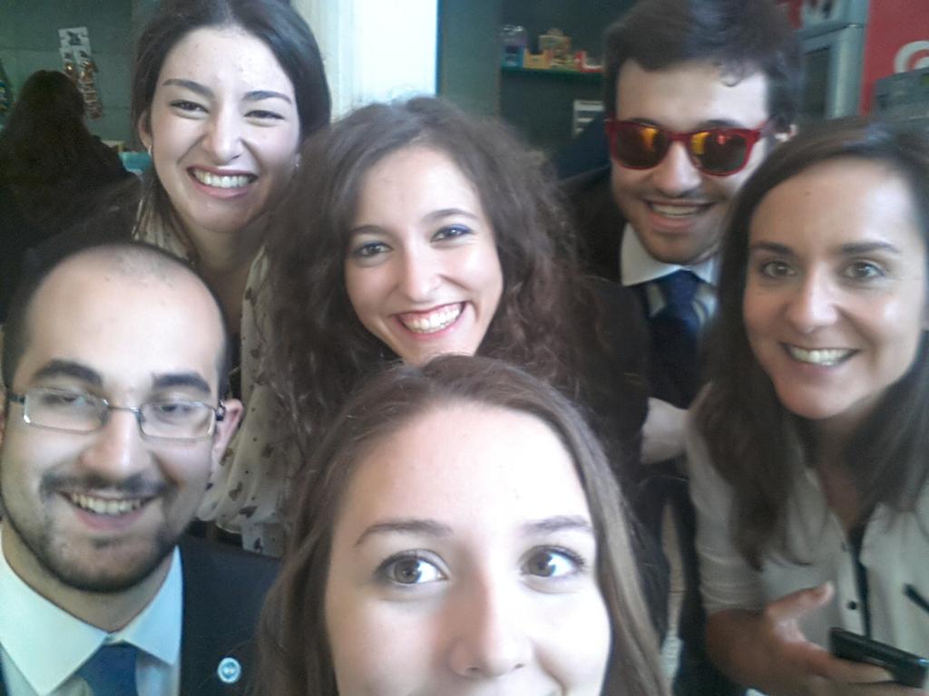juliaserna1's tweet photo. Salir de la universidad para hacer lo realmente universitario! :) torneo Isabel de España @DebatesUFV http://t.co/iEzfh3VaUs
